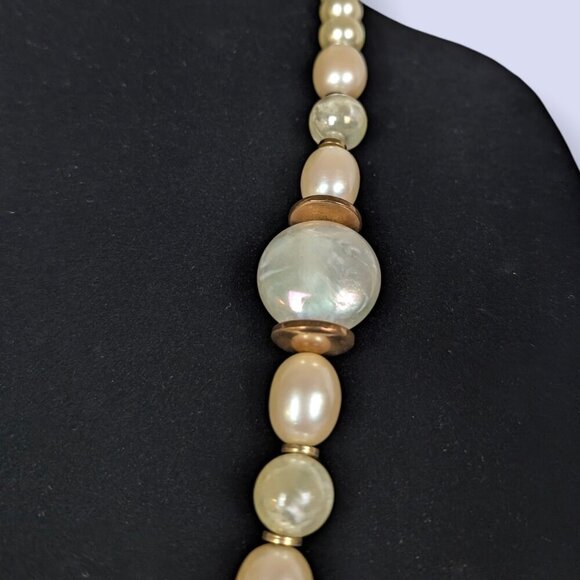 Vintage Lucite Moonglow & Glass Pearl Necklace - Picture 4 of 8